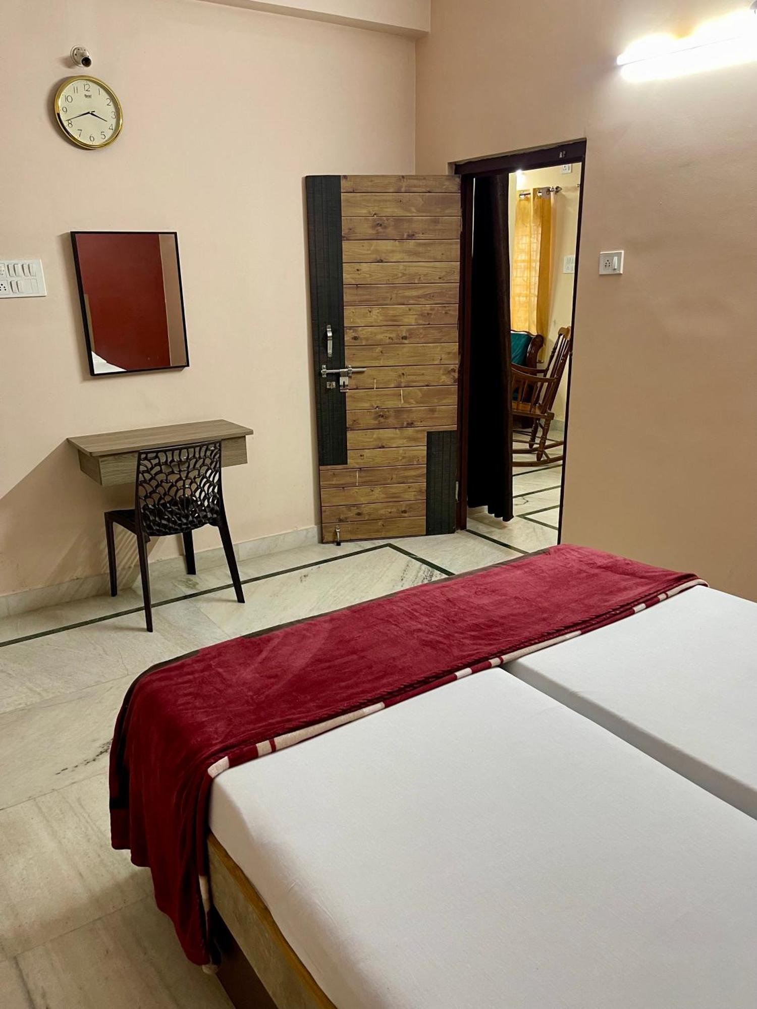 Castle-4bhk Apartment,guesthouse Apartment *