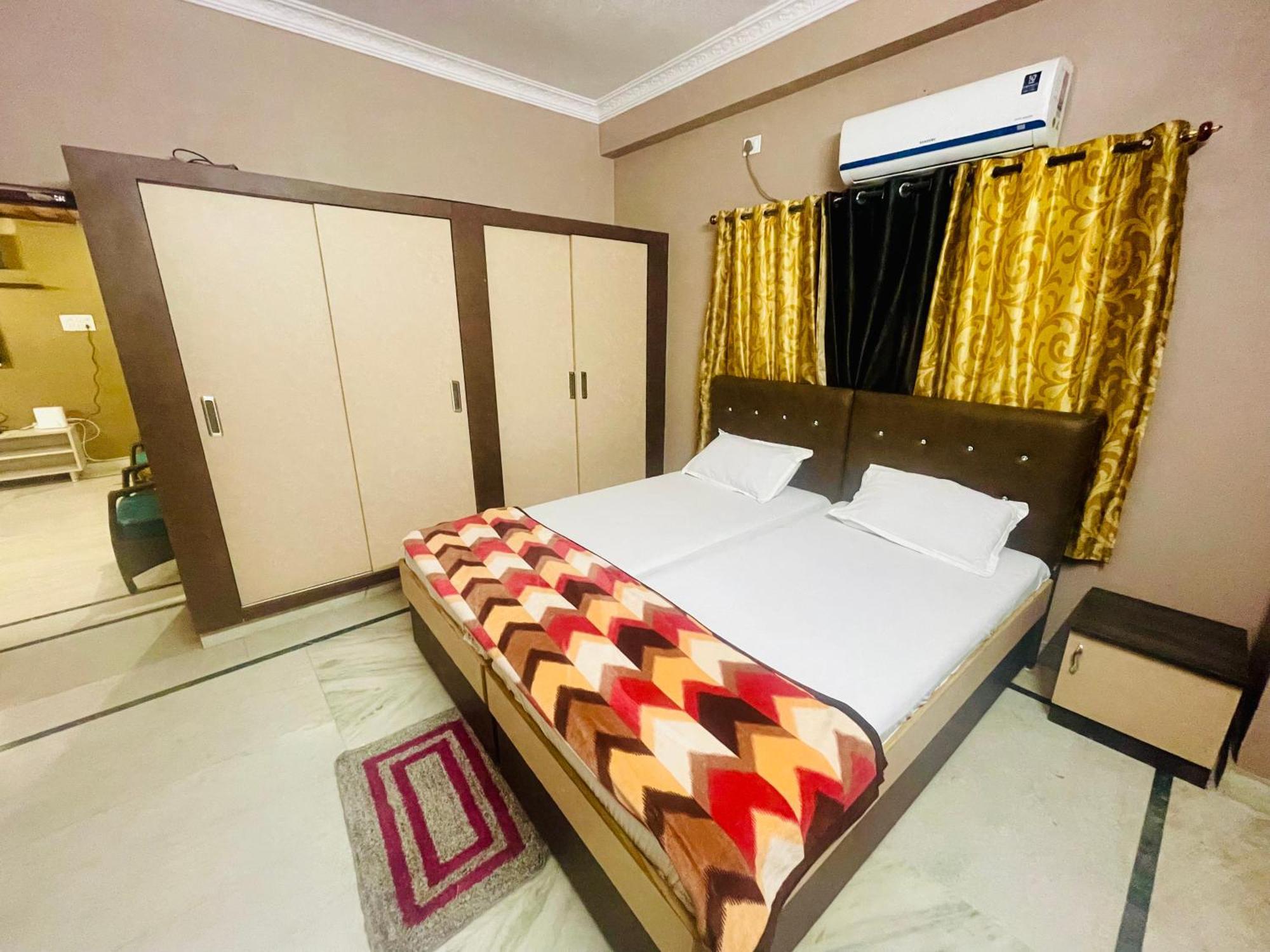 Castle-4bhk Apartment,guesthouse Apartment