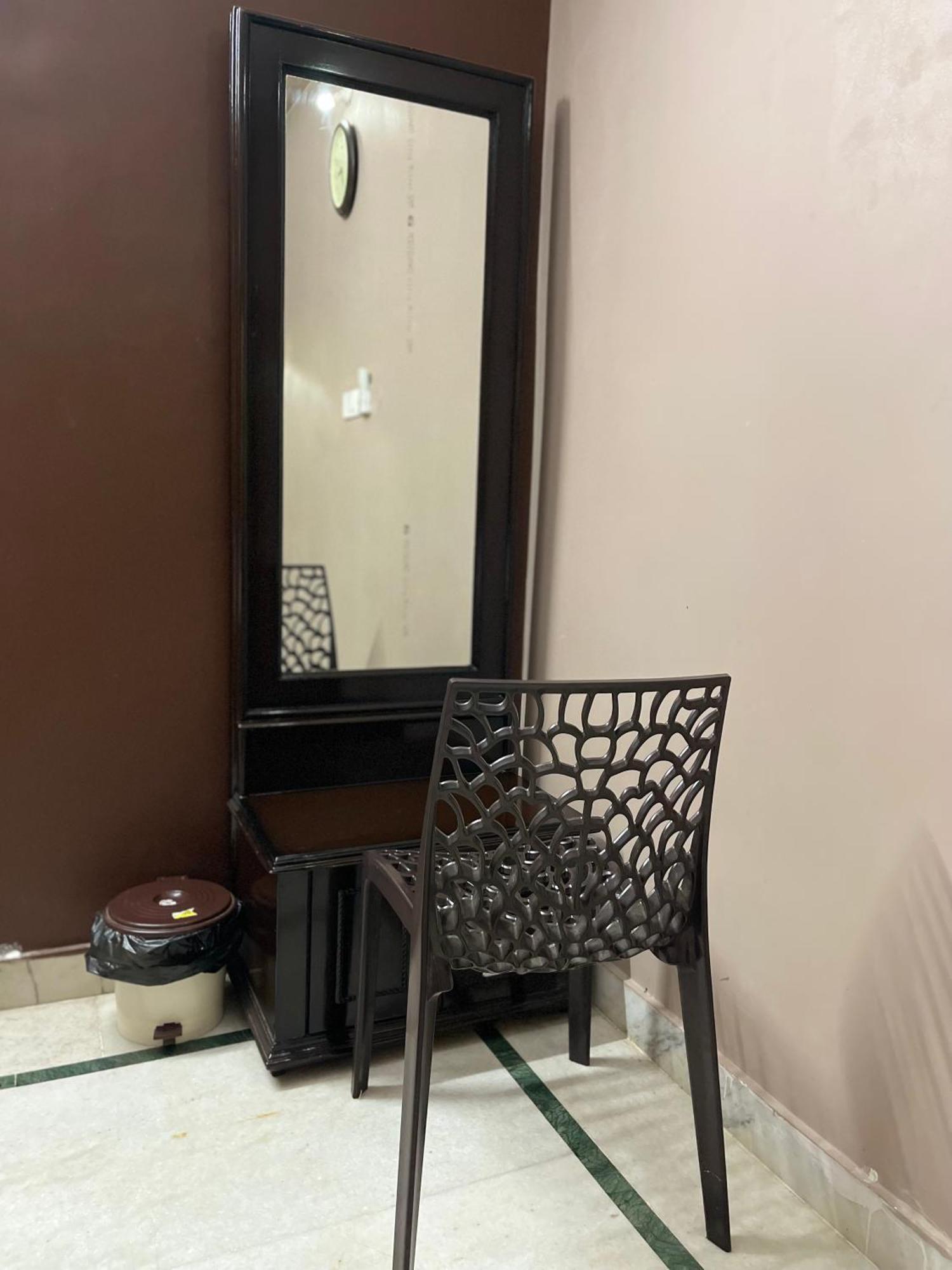 Castle-4bhk Apartment,guesthouse Apartment