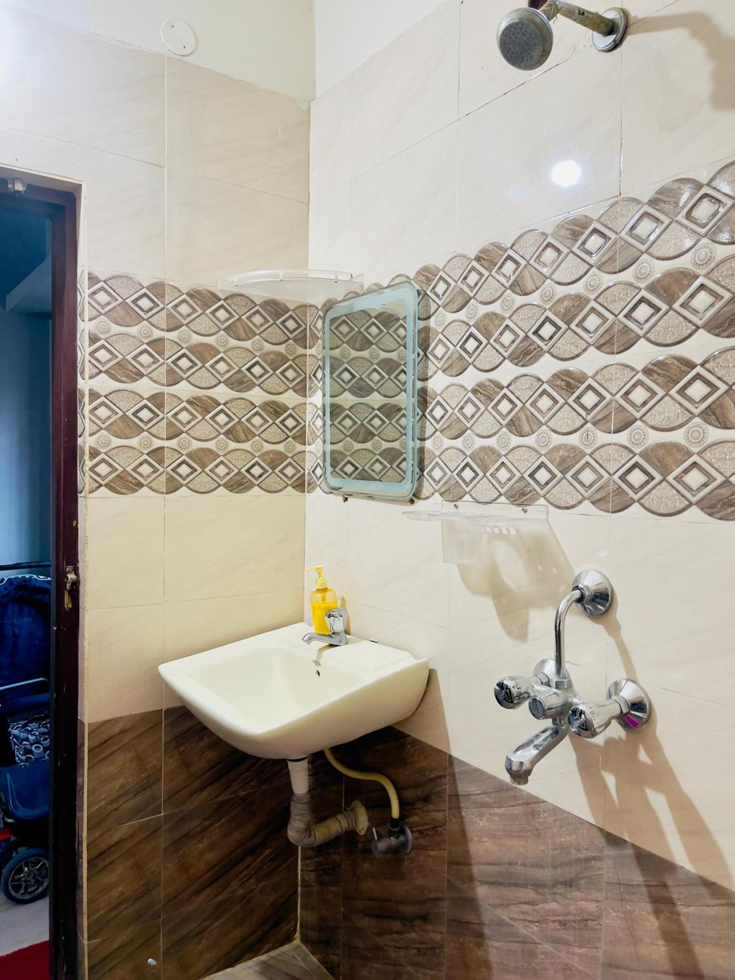 Castle-4bhk Apartment,guesthouse Apartment